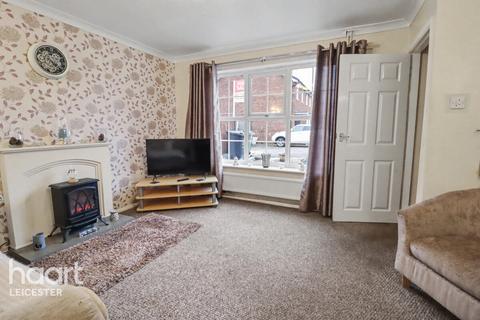 2 bedroom townhouse for sale, Cranmer Drive, Leicester