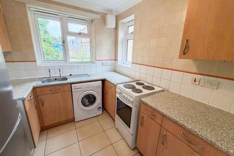 1 bedroom flat for sale, West Park Close, Roundhay, Leeds