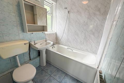1 bedroom flat for sale, West Park Close, Roundhay, Leeds