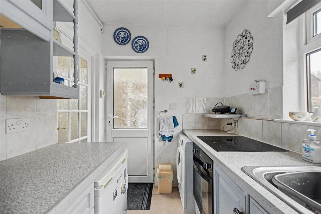 Kitchen 2.jpeg