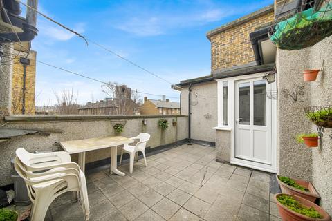 2 bedroom apartment to rent, Bygrove Street, London, E14
