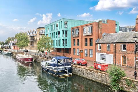 2 bedroom terraced house to rent, Thames Side, Windsor, Berkshire SL4