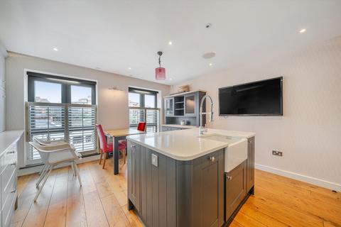 2 bedroom terraced house to rent, Thames Side, Windsor, Berkshire SL4