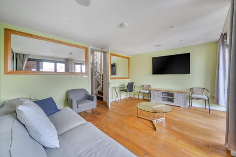 2 bedroom terraced house to rent, Thames Side, Windsor, Berkshire SL4