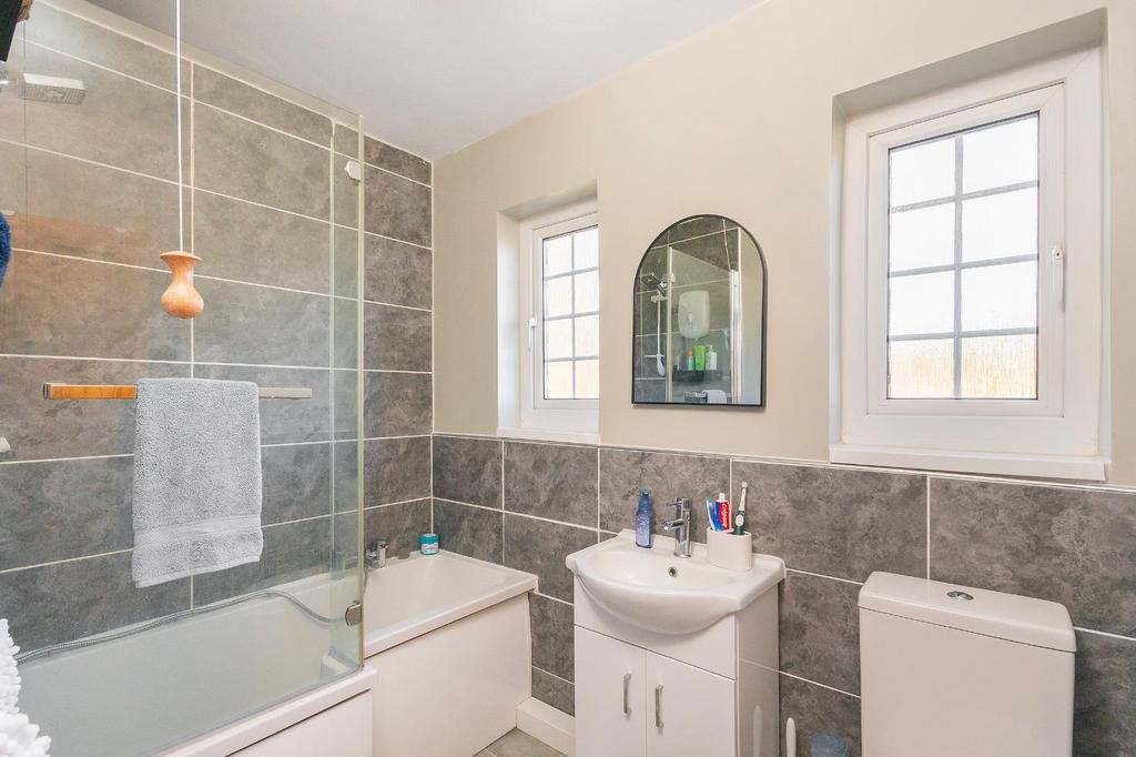 2 R8 CSH - Bathroom B.jpg