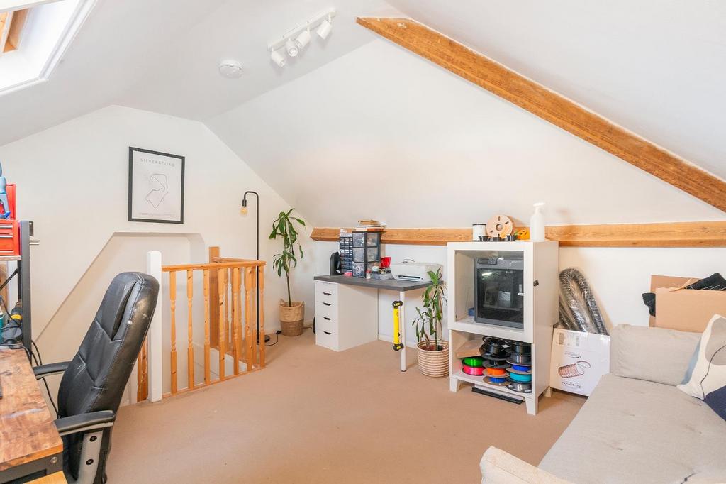 2 R8 CSH - Loft Room A.jpg