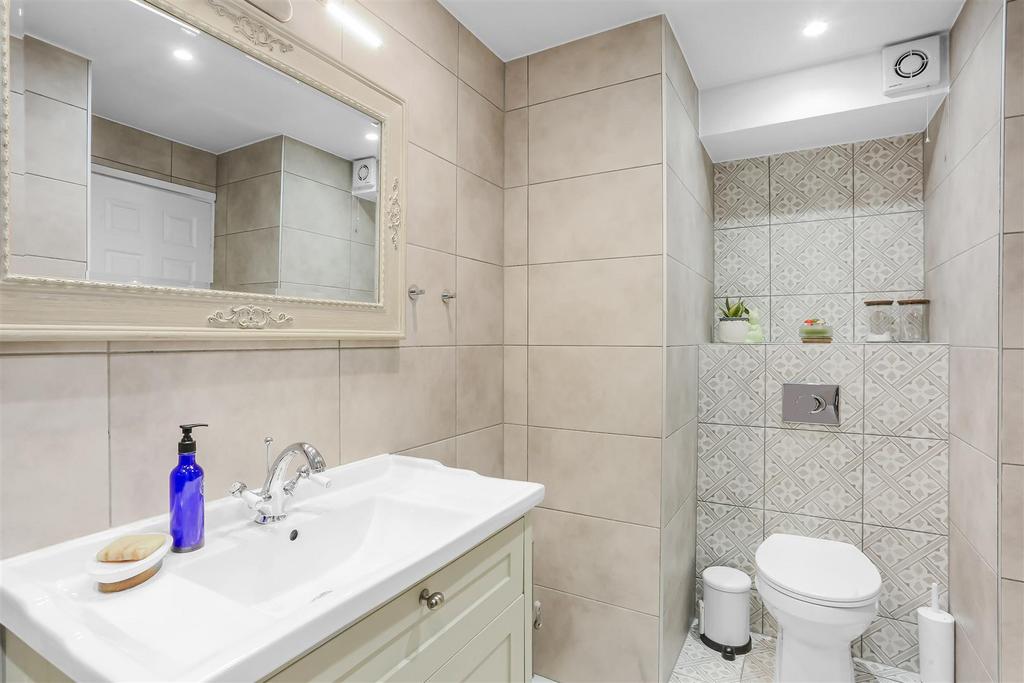 1655620117 - 131 Carlton Towers, North Street, SM5