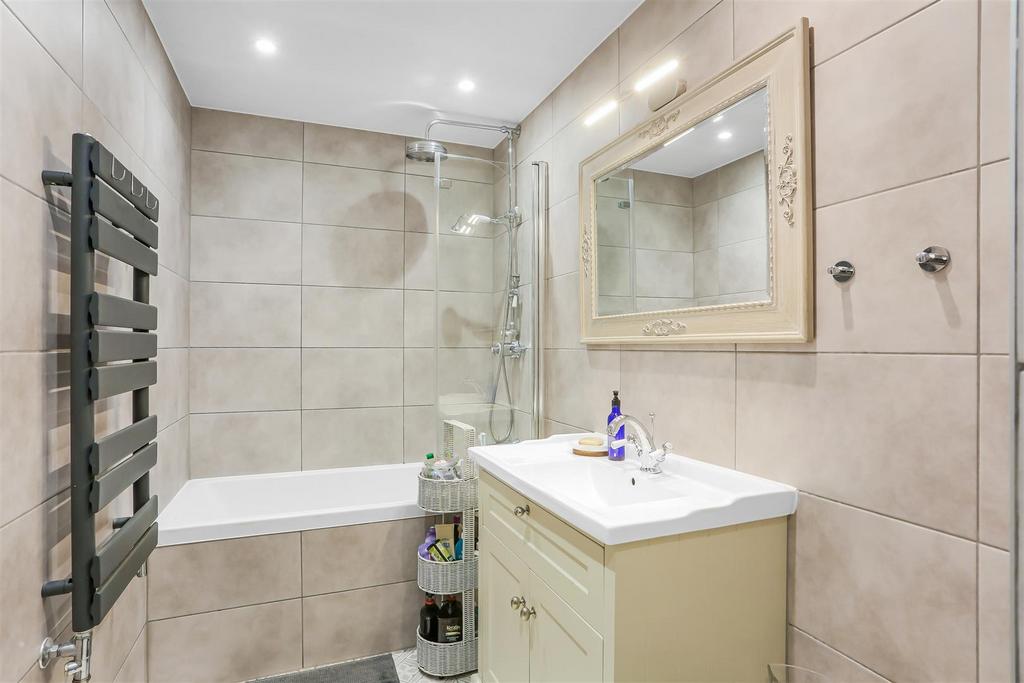 1655620117 - 131 Carlton Towers, North Street, SM5
