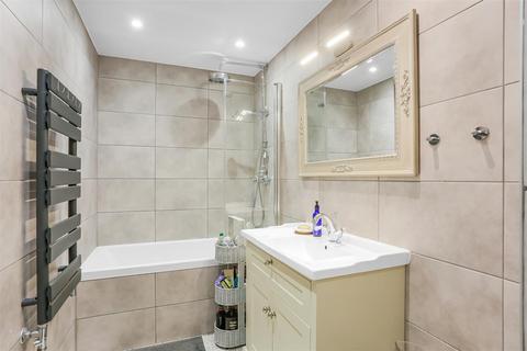 2 bedroom apartment for sale, North Street, Carshalton