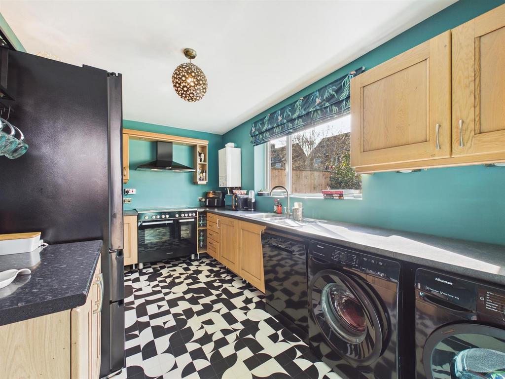 Kitchen 1.jpg