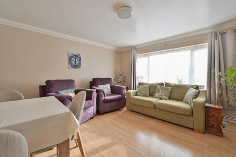 2 bedroom flat for sale, Chidbrook House, Watford, WD18