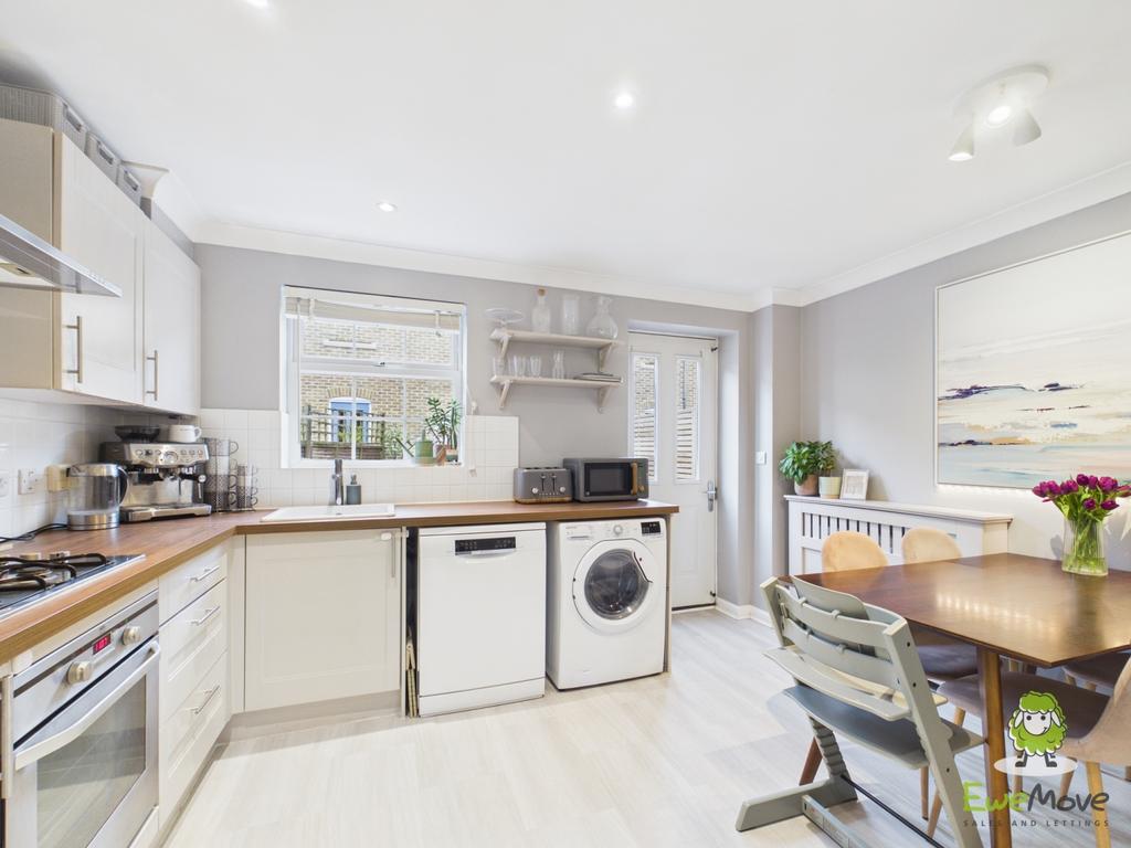 Ewe Move Estate Agents Basingstoke - Wickham Way -K