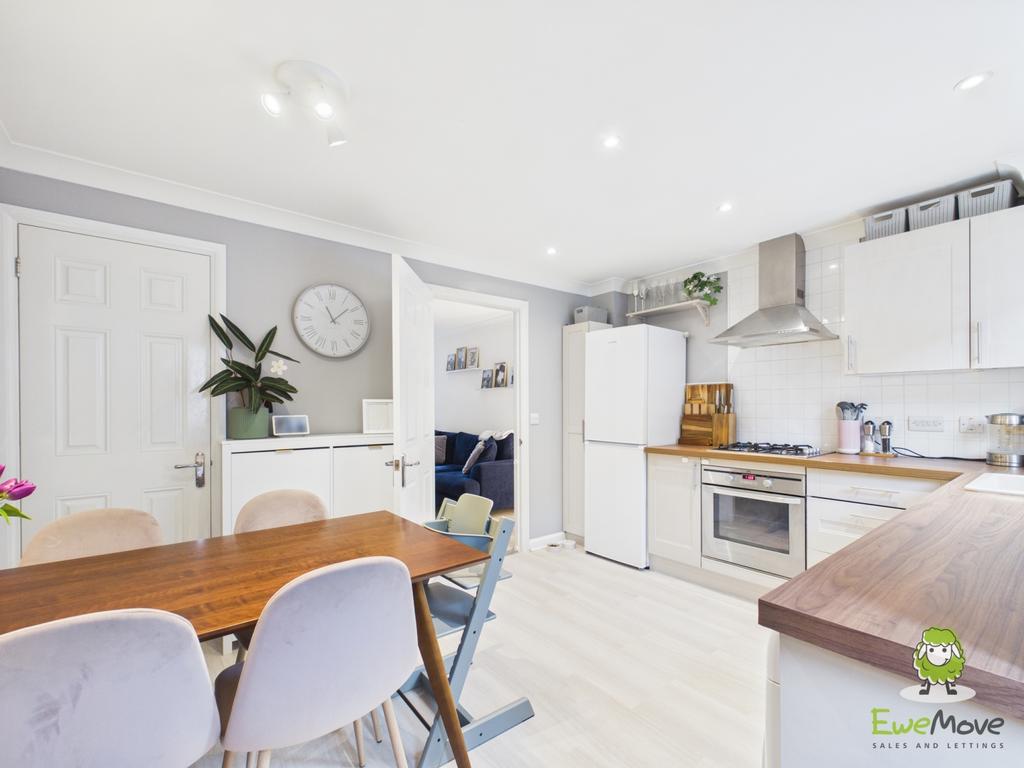 Ewe Move Estate Agents Basingstoke - Wickham Way -K