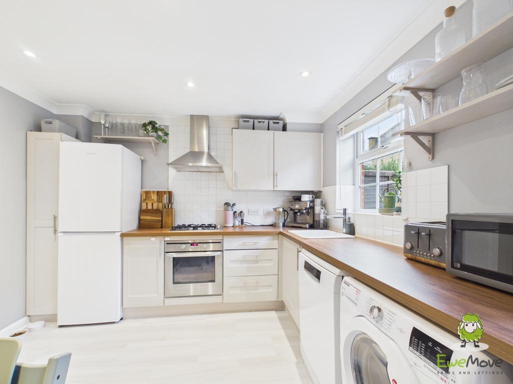Ewe Move Estate Agents Basingstoke - Wickham Way -K