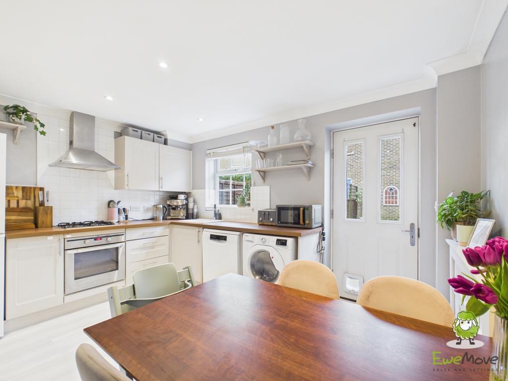 Ewe Move Estate Agents Basingstoke - Wickham Way -K