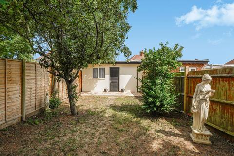 4 bedroom semi-detached house for sale, Chatsworth Crescent, Hounslow