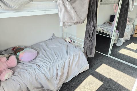2 bedroom house to rent, Empsall Row, BRIGHOUSE