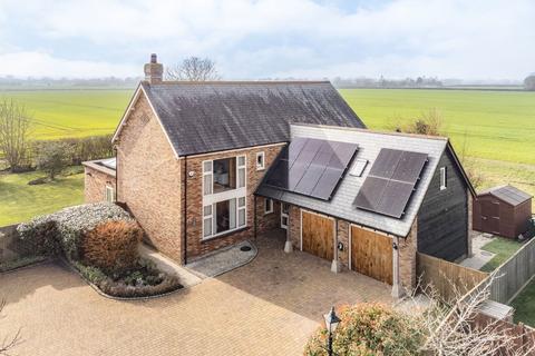 6 bedroom detached house for sale, Kircutt Farm Close, Northall, Buckinghamshire LU7