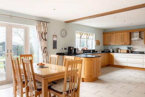 6 bedroom detached house for sale, Kircutt Farm Close, Northall, Buckinghamshire LU7