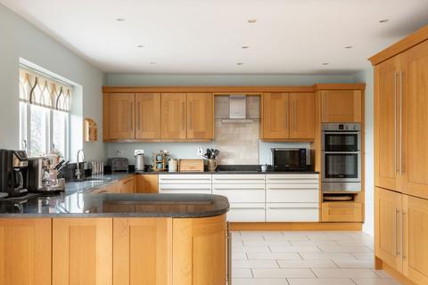 6 bedroom detached house for sale, Kircutt Farm Close, Northall, Buckinghamshire LU7