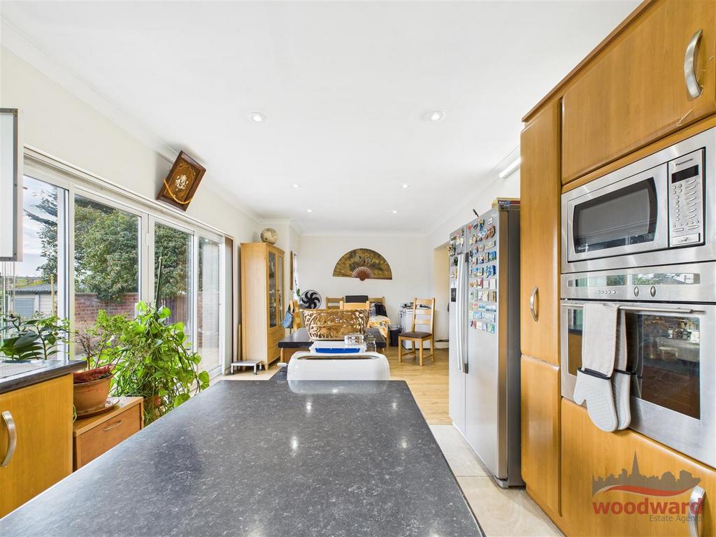 Kitchen/Dining Area