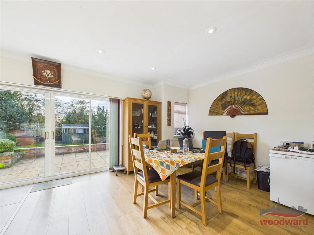 Kitchen/Dining Area