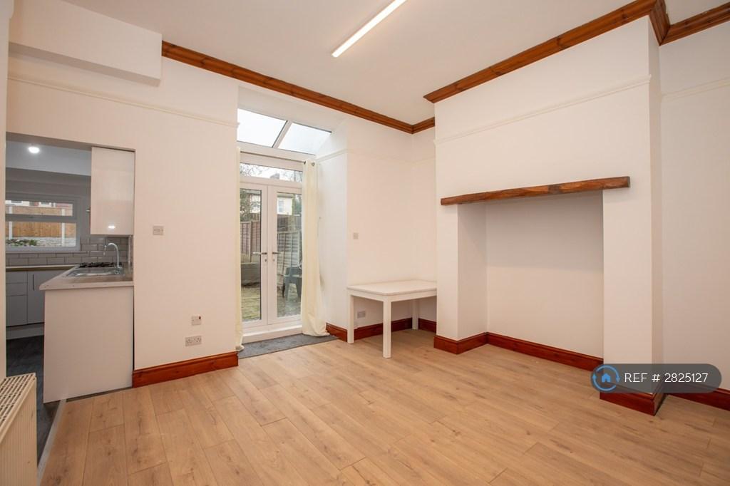 Living/Dining Area