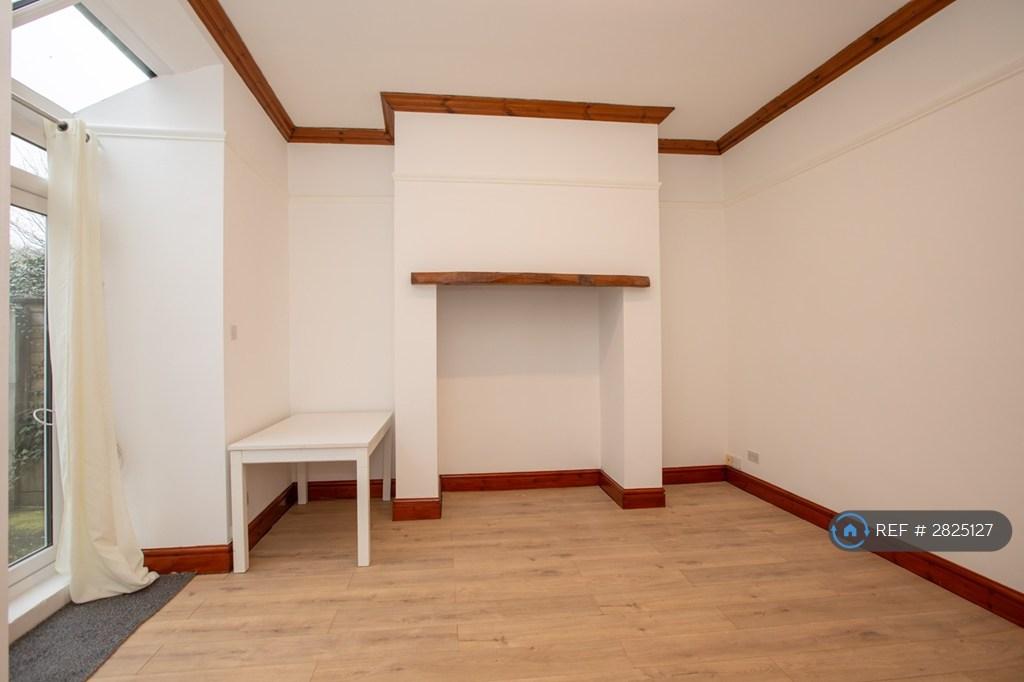 Living/Dining Area