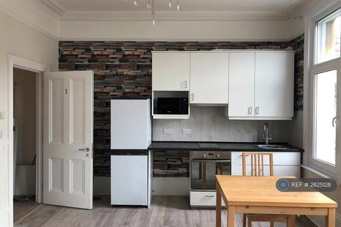 1 bedroom flat to rent, High Street, Kent, BR1