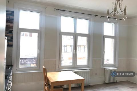 1 bedroom flat to rent, High Street, Kent, BR1