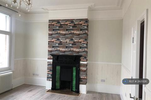 1 bedroom flat to rent, High Street, Kent, BR1
