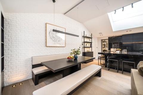 2 bedroom flat to rent, Down Street Mews, London W1J