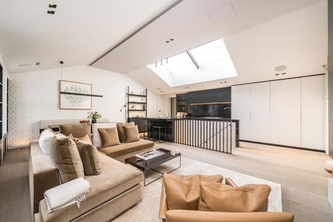 2 bedroom flat to rent, Down Street Mews, London W1J