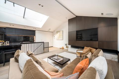2 bedroom flat to rent, Down Street Mews, London W1J
