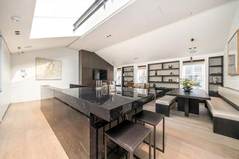 2 bedroom flat to rent, Down Street Mews, London W1J