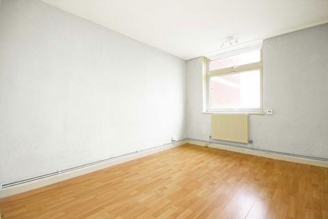1 bedroom flat to rent, Shepherds Bush Green, London W12