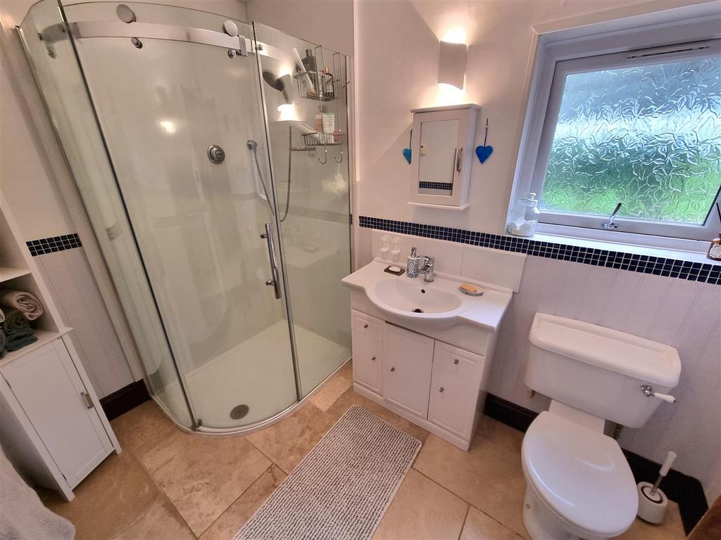 Bed 1 Ensuite.jpg