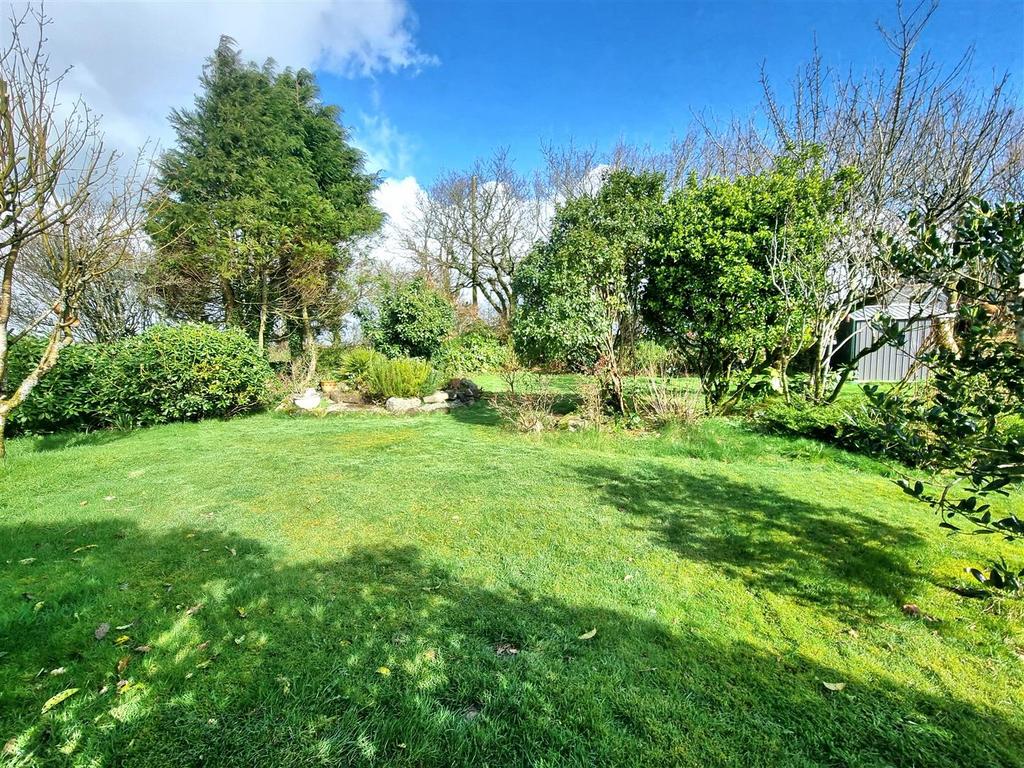 Front Garden 1.jpg