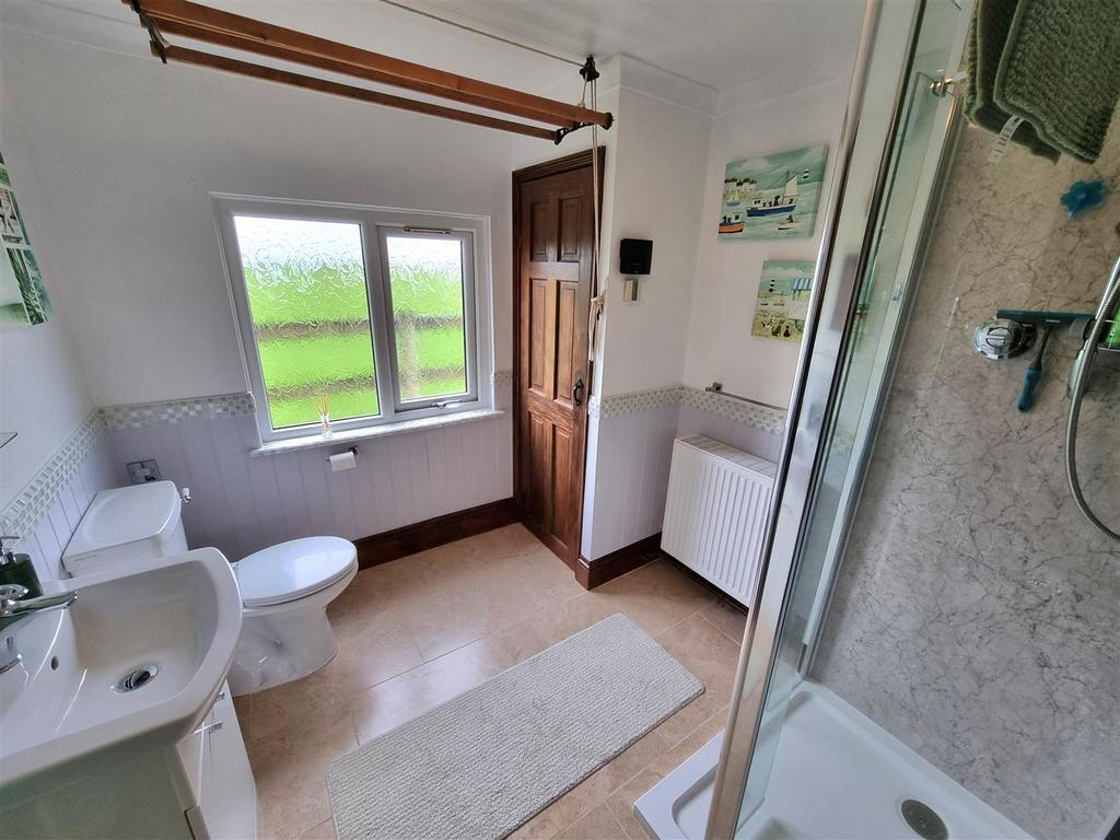Bed 3 Ensuite.jpg
