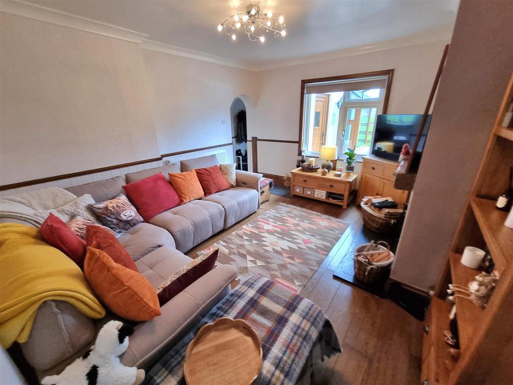 Sitting room 1.jpg