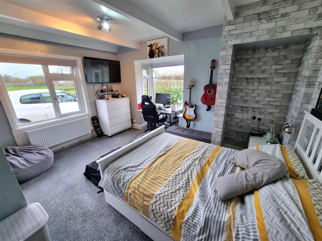 Bed 2.jpg
