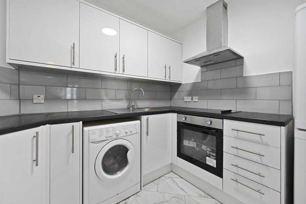 RCLR- 59 bryons mews- kitchen 3 (1).jpg