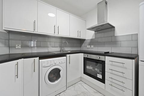 1 bedroom flat to rent, Byron Mews, London NW3