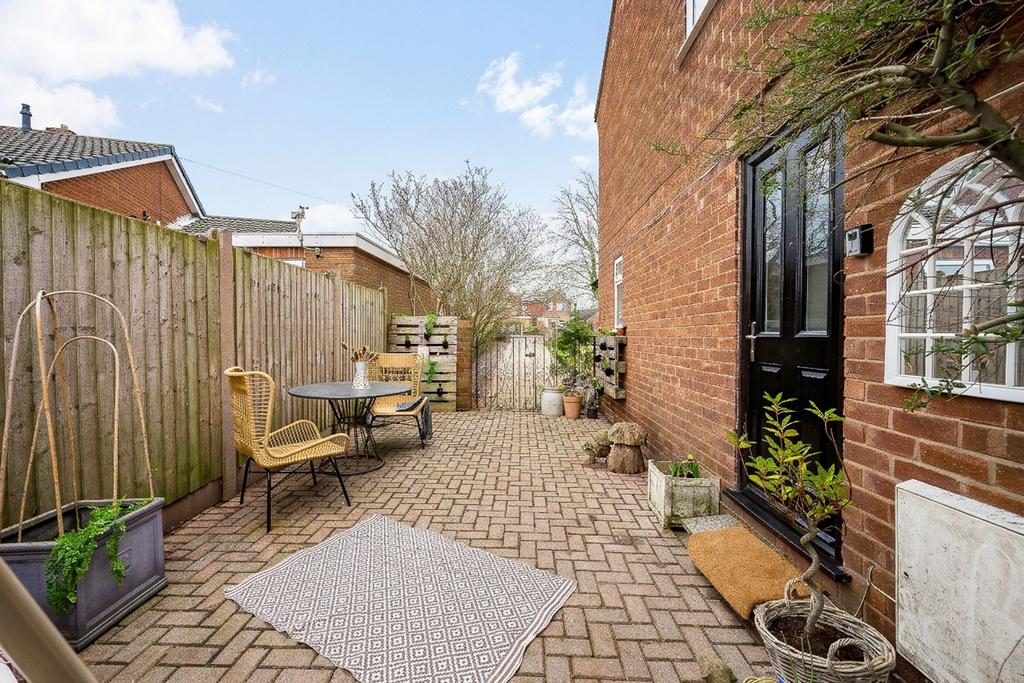 Drive/side patio