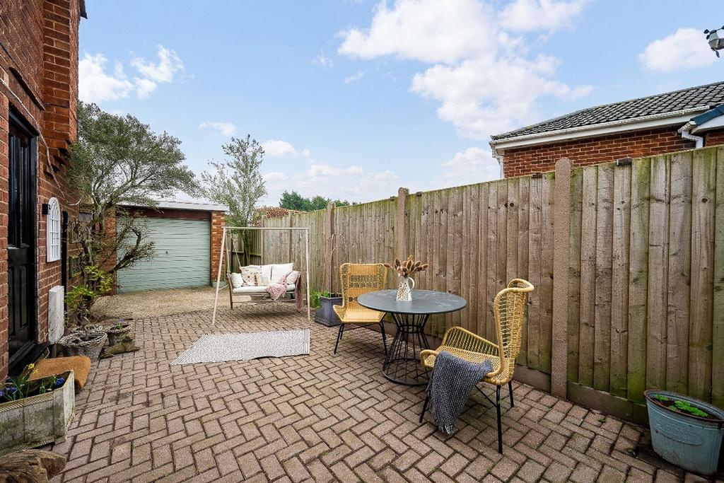 Drive/side patio