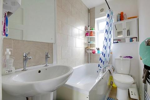 2 bedroom maisonette for sale, Glenloch Road, Enfield, Greater London, EN3