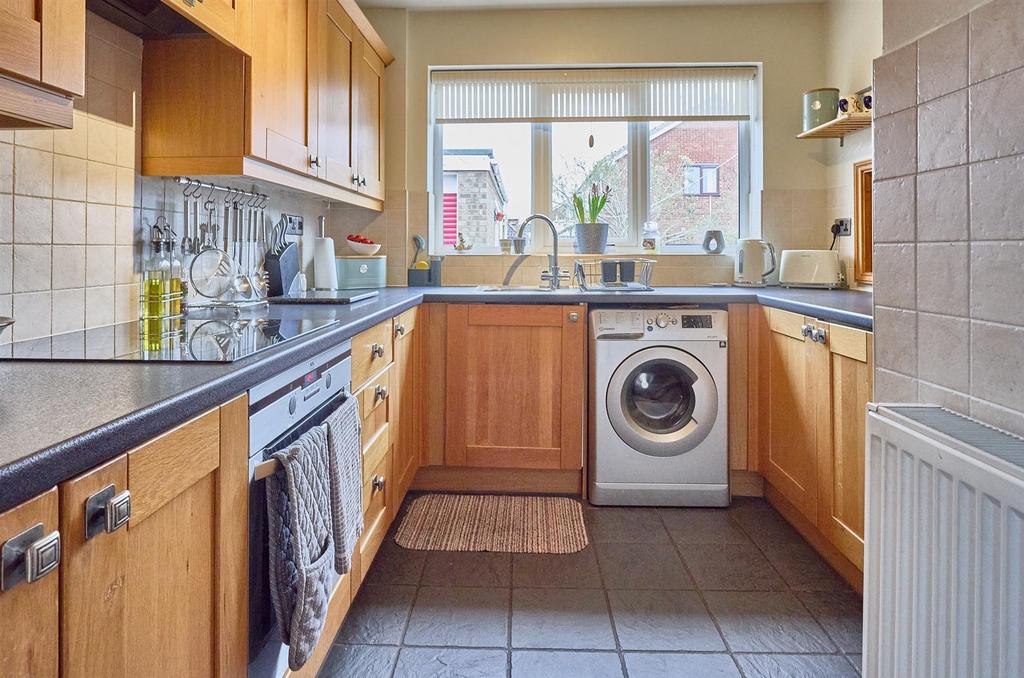 Fitted kitchen to front