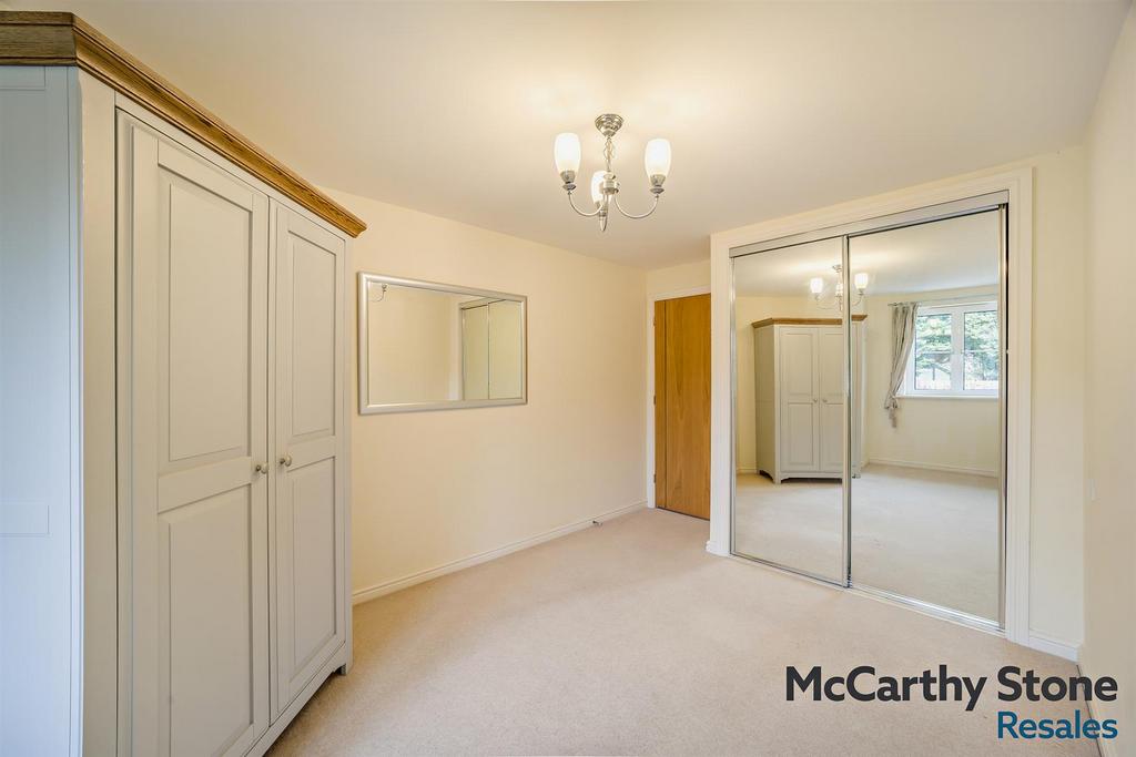 Double Bedroom: