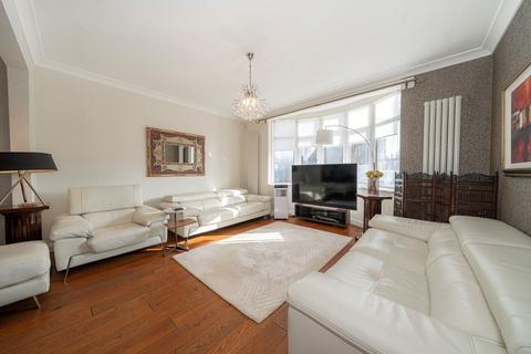 undefined, Great West Road, Isleworth TW7