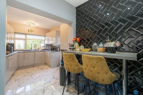 undefined, Great West Road, Isleworth TW7